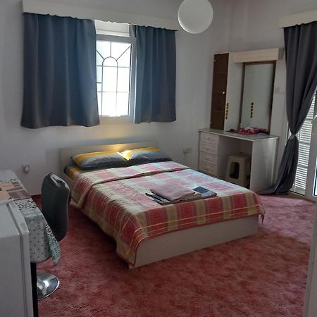 Апартаменты Vasilis House Dromolaxia Экстерьер фото