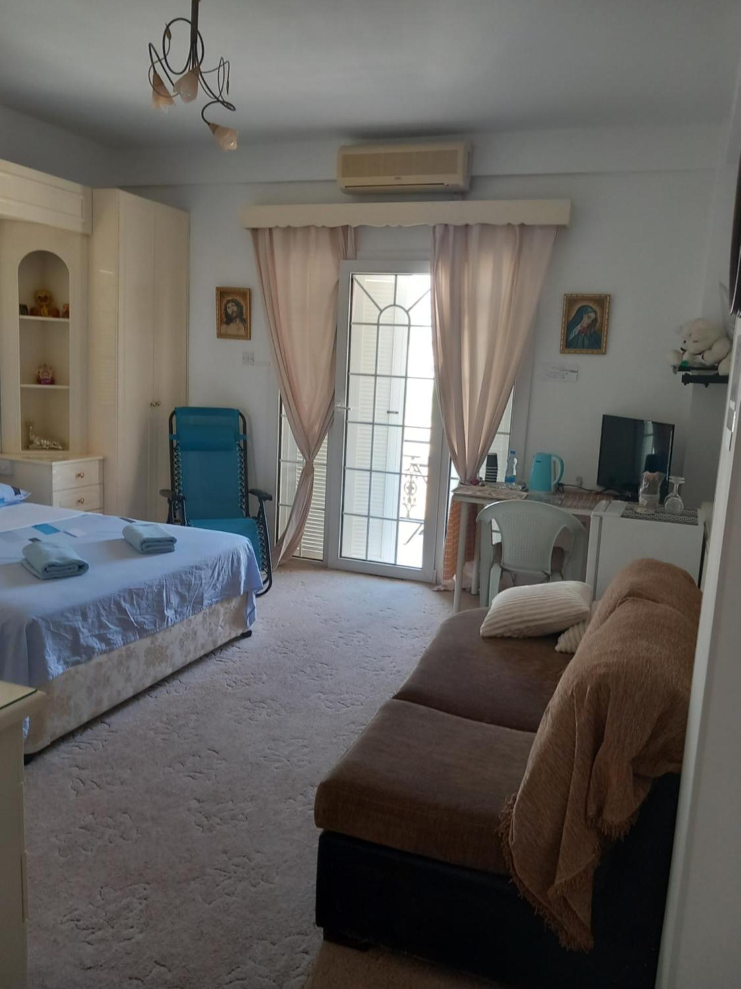 Апартаменты Vasilis House Dromolaxia Экстерьер фото
