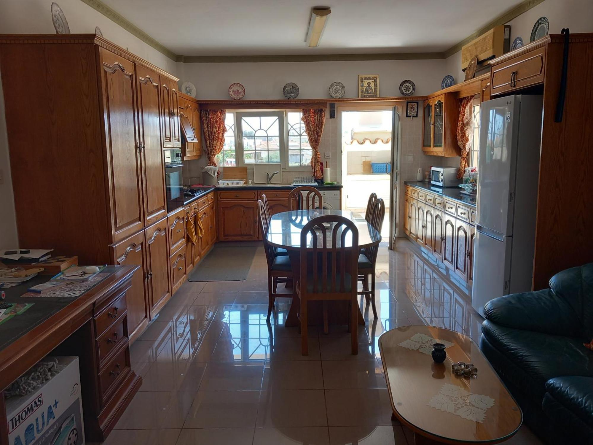 Апартаменты Vasilis House Dromolaxia Экстерьер фото